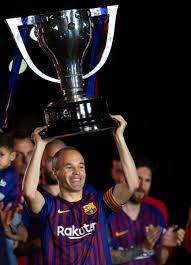 Find more la liga scores and team news at fox sports. Fc Barcelona India On Twitter Iniesta With The Laliga Trophy After The Game Last Night