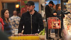 • fan account #nokidpics • twitter: Photos Of John Krasinski And Emily Blunt At The Grocery Store Popsugar Celebrity