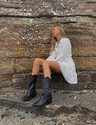 what to wear with cowboy boots for