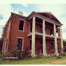 Abandoned mansion for sale abandoned houses old houses vintage houses abandoned castles abandoned places old mansions mansions for sale click here 1854 antebellum for sale in columbus mississippi. Abandoned Antebellum Mansion In Nachez Mississippi Gailgossphotography Abandoned Houses Abandoned Abandoned Mansions