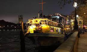 tamesis dock floating pub on river