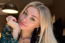 Stemming from a simple tweet about her ex boyfriend, it was @faze adapt who had some words to say about now facebook streamer and entertainer @corinna kopf. Corinna Kopf Facebook Contract