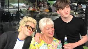 Loose women star denise welch has a talented son also in the showbiz world. Denise Welch Wishes She Could Re Do Parts Of Son Matty Healy S Childhood Herfamily Ie