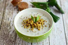 Bubur kacang hijau termasuk dalam resep jajanan tradisional yang sangat terkenal sejak puluhan tahun silam. Resep Bubur Kacang Ijo Enak Untuk Usaha Rumahan