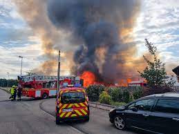 Mothern (Alsace du nord). Violent incendie dans une scierie : sept blessés  légers, sept hectares détruits, plus de 200 pompiers mobilisés