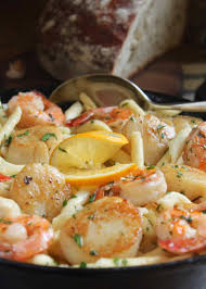 seafood pasta with shrimp and scallops
