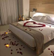 Rose Petals On Bed With Candles gambar png