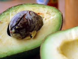 Wann ist eine avocado wirklich richtig reif und kann man auch unreife oder überreife früchte essen? Avocados Mit Dunklen Flecken Besser Nicht Kaufen Berlin De