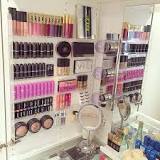 how-do-you-store-beauty-products-in-a-small-bathroom