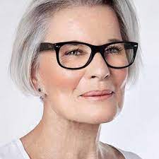 10 coupes courtes pour femme de 50 ans avec lunettes