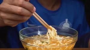 Slowly lower the noodles into the soup spoon in your left hand. How To Eat Noodles With Chopsticks 12 Steps With Pictures