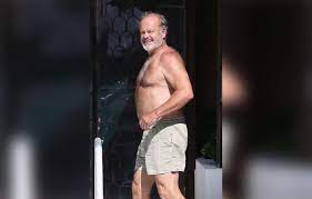 PICS] Kelsey Grammer Shirtless -- Actor Swims In Miami With Wife & Kids