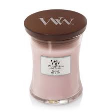 To give you the backstory on the whole 'properly' burning your candles thing: Woodwick Rosewood Medium Jar Scented Candle 275 G 9 7 Oz