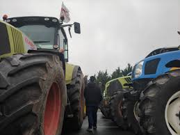 Les agriculteurs du Loiret rassemblés à Chécy : l'opération escargot est terminée - Orléans (45000)