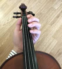 (no violin was necessary for this exercise.) with our hands holding the frog, and the tip pointing straight up, our fingers would climb their way up the stick all the way to the top, then back down again. How To Hold A Violin For Beginners Hellomusictheory