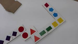 O jogo das formas geométricas é um material pedagógico acessível composto por uma base de papelão com marcação das formas geométricas. Domino Formas Geometricas Youtube