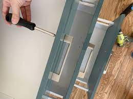 how to install cabinet hardware with