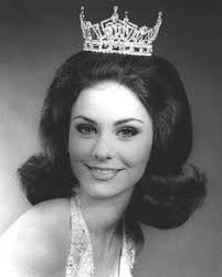 She won a scholarship and went on to study acting. Delta Burke During Her Pageant Years Love Her Flipped Hair Delta Burke Beauty Queens Beauty