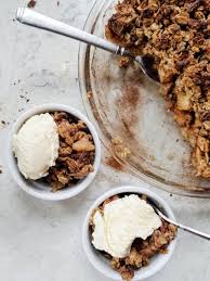 healthy apple crisp with oats and