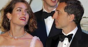 Gadelmaleh on moving to the states, the reason he doesn't use his moroccan passport, and why he pretended to sneak into first. Gad Elmaleh Et Charlotte Casiraghi Leur Fils Inscrit Dans Un Ecole A Paris