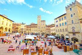 Arezzo is a city in tuscany, italy that was an important etruscan town. Arezzo Filmgeschichte Und Italienische Kuche In Der Toskana