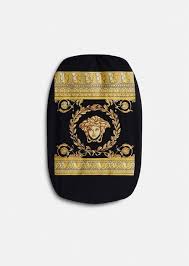 An exclusive selection of women's and men's ready to wear, shoes, accessories and the iconic world of versace home. Versace Lifestyle Luxusideen Zur Verschonerung Fur Ihr Zuhause Online Store De