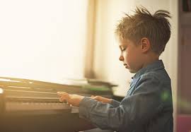 Vous cherchez des idées de cadeaux pour votre garçon de 9 ans ? Cours De Musique Enfant De 5 A 9 Ans