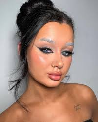 in grunge makeup trend