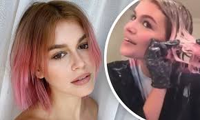 How good was kurt cobain as a guitarist? Kaia Gerber 18 Dyes Her Own Hair Pink I Never Thought I Would Have Colored Hair But Here We Are Daily Mail Online