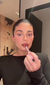 wonky top lip in makeup tutorial