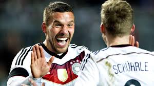 Dabei sind graue haare gar keine katastrophe ! Lukas Podolski Mein Ziel Ist Die Teilnahme An Der Euro 2016 Eurosport