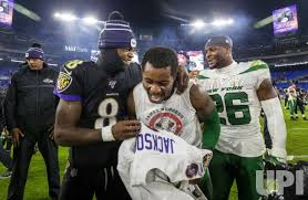 Find the latest in lamar jackson merchandise and memorabilia, or check out the rest of our nfl football. Ravens Qb Lamar Jackson Jets James Burgess And Le Veon Bell Upi Com