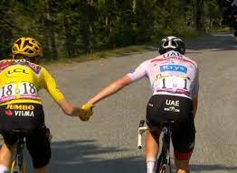 Tour de France: Tadej Pogačar crashes on descent and Jonas Vingegaard  waits: 'We respect each other a lot' - VeloNews.com