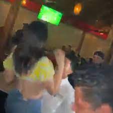 Baile erótico con clienta de restaurante familiar le cuesta el trabajo a  encendido garzón – Publimetro Chile