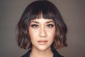 Kamu bisa mencoba model yang satu ini yaitu angular fringe. 7 Model Rambut Pendek Wanita A La Seleb Indonesia Terbaru