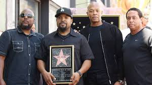 Американский рэппер, актер, продюсер, сценарист, режиссер и композитор. Dj Yella Teases N W A Surprise But Dr Dre Ice Cube Are Silent Idea Huntr