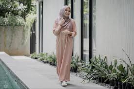 Jangan berpikir baju muslim syar'i akan membuat anda tampil tidak modis dan berpikir seperti orang kolot. 35 Model Baju Gamis Terbaru Yang Modern Kekinian Updated 2021 Bukareview