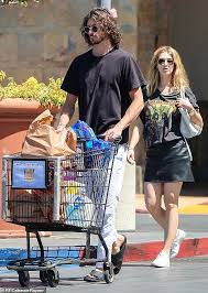 What a great result by the first iv! Delta Goodrem Rocks A Baggy T Shirt On A Grocery Run In Los Angeles Daily Mail Online
