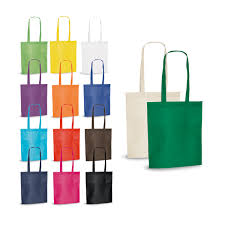 Nós fabricamos nossas sacola plástica colorida em diversas cores. Sacolas Tnt Com Alca Colorida Confira Os Modelos Em Nosso Site
