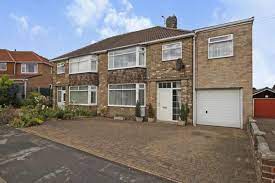 4 Bedroom Semi Detached House For