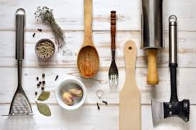 different types of kitchen utensils and