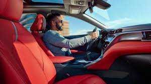 2019 toyota camry has leather seats