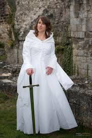 Ces robes de mariée à rabais sont prêtes pour le grand jour! Robe De Mariee Style Medieval Ou Elfique Un Grand Marche