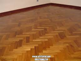 Selain pada lantai rumah, material kayu juga bisa digunakan untuk anak tangga pada rumah. Lantai Kayu Jati Harga Per Meter Murah Untuk Ruangan Rumah Minimalis