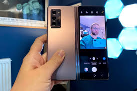 Dirilis pada tahun 2019, iphone 11 ini masih worth dibeli pada tahun ini. Samsung Galaxy Z Fold 2 Review Your New Flexible Friend