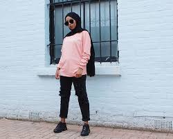 Oh iya, hijab warna pink ini juga cocok loh dipadukan . Inilah 12 Ide Warna Jilbab Yang Cocok Dengan Baju Pink
