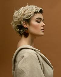 Stefania used to be a competitive swimmer. Stefania Ferrario Short Hair Styles Hair Beauty Hair Styles