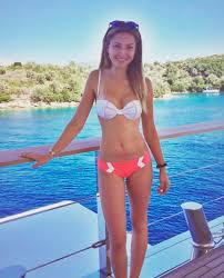 Besides, many tabloids state she was born in 1996 but clearly that is not the case. Bandar Ceme Online Idn Poker Idnplay Poker Online Cemeku Steve Jobs Nouvelle Star Jobs