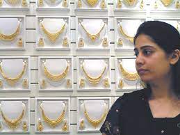 showing jewelry at sona chandi