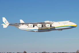 Самый большой и грузоподъёмный самолёт за всю историю мировой авиации. An 225 Mriya Vypolnila Polet Na Sverhnizkoj Vysote Poyavilos Video Iz Kabiny Pilotov Centr Transportnyh Strategij
